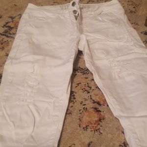 Almost new clean white girls distressed jeans.